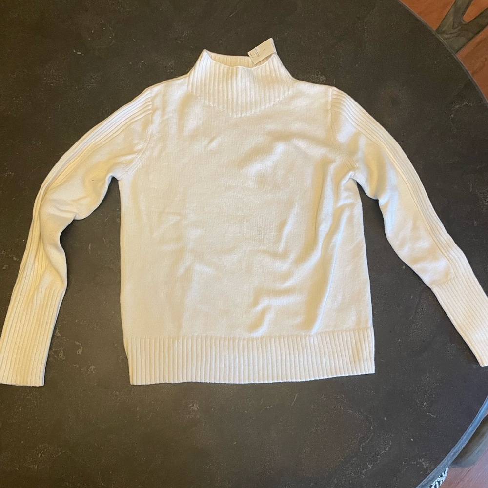 White Banana Republic Turtle Neck - Picture 1 of 4